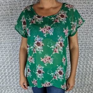 3/$30🌻Short sleeves Metaphor women's Top.